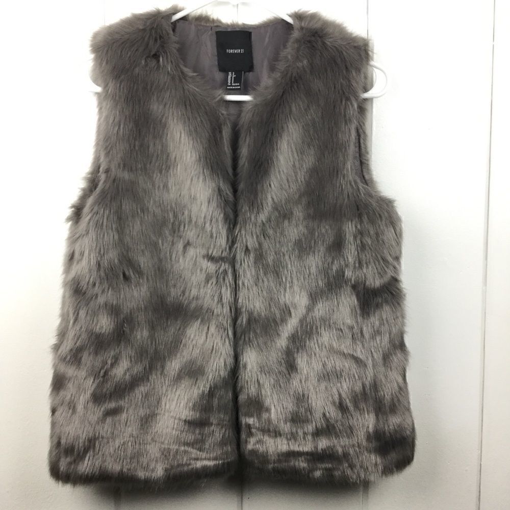 Forever 21 Gray Faux Fur Hook Front Vest S‎